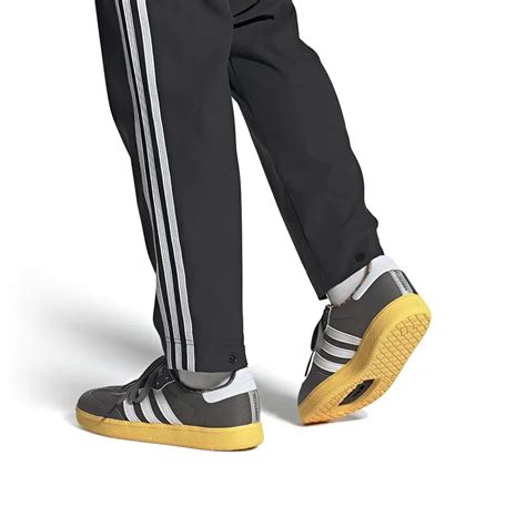 adidas schoenen grijs geel